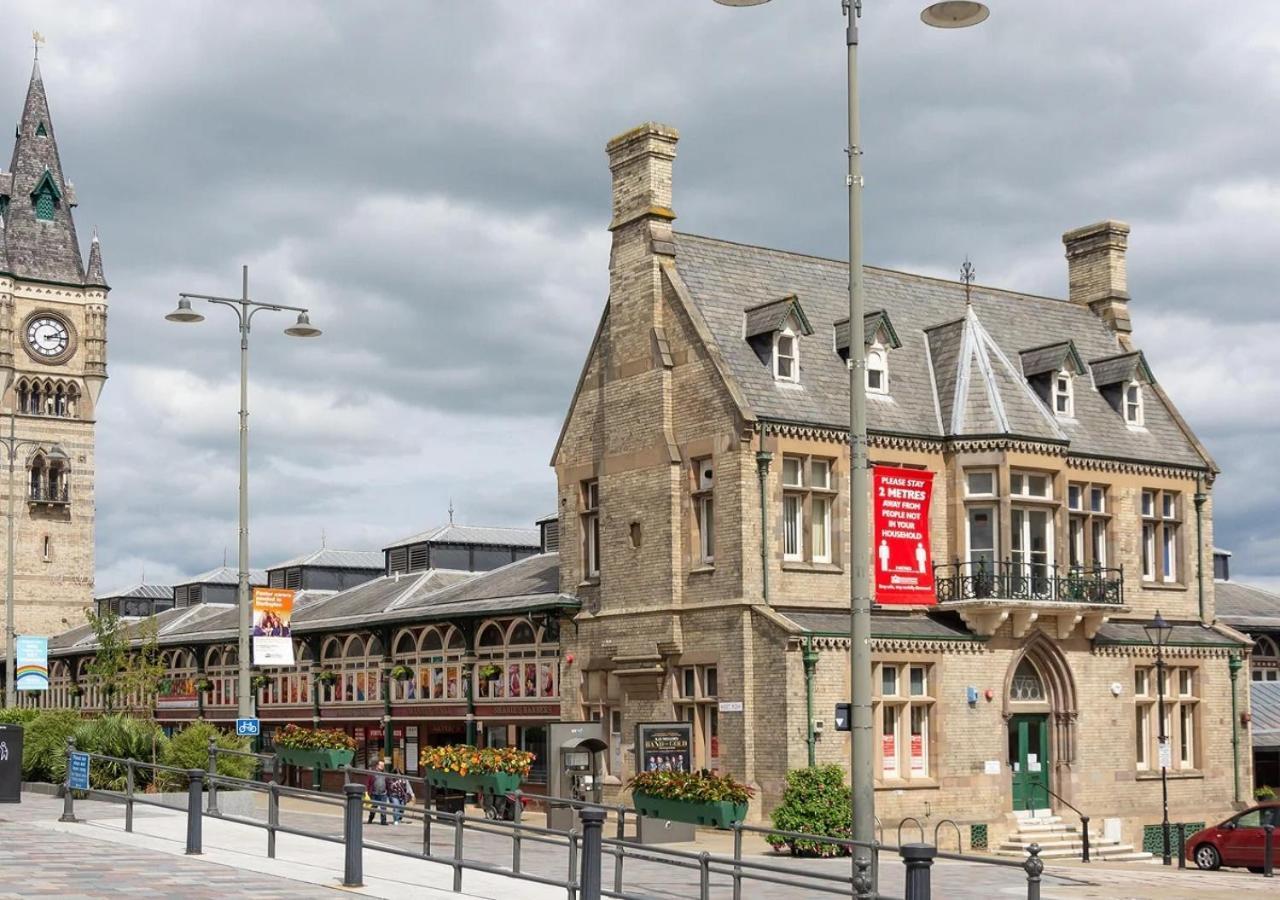 Apartment 1 Exquisite Two King Bedroom With En Suites - Close To The Town Centre, Rail, Airport And Theatre Darlington  Exterior foto